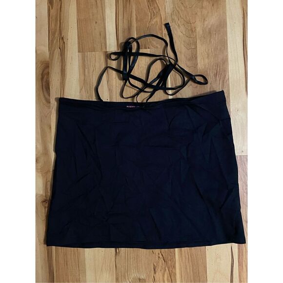 Urban Outfitters Black Halter Top Size Medium NWT - Picture 1 of 4
